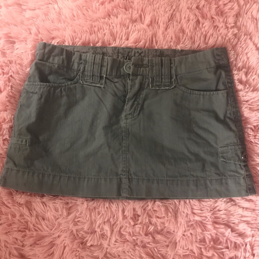 Grey 90s cargo skirt